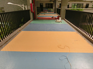 pvc復(fù)合地板膠同質(zhì)透心和復(fù)合多層的優(yōu)缺點有哪些？