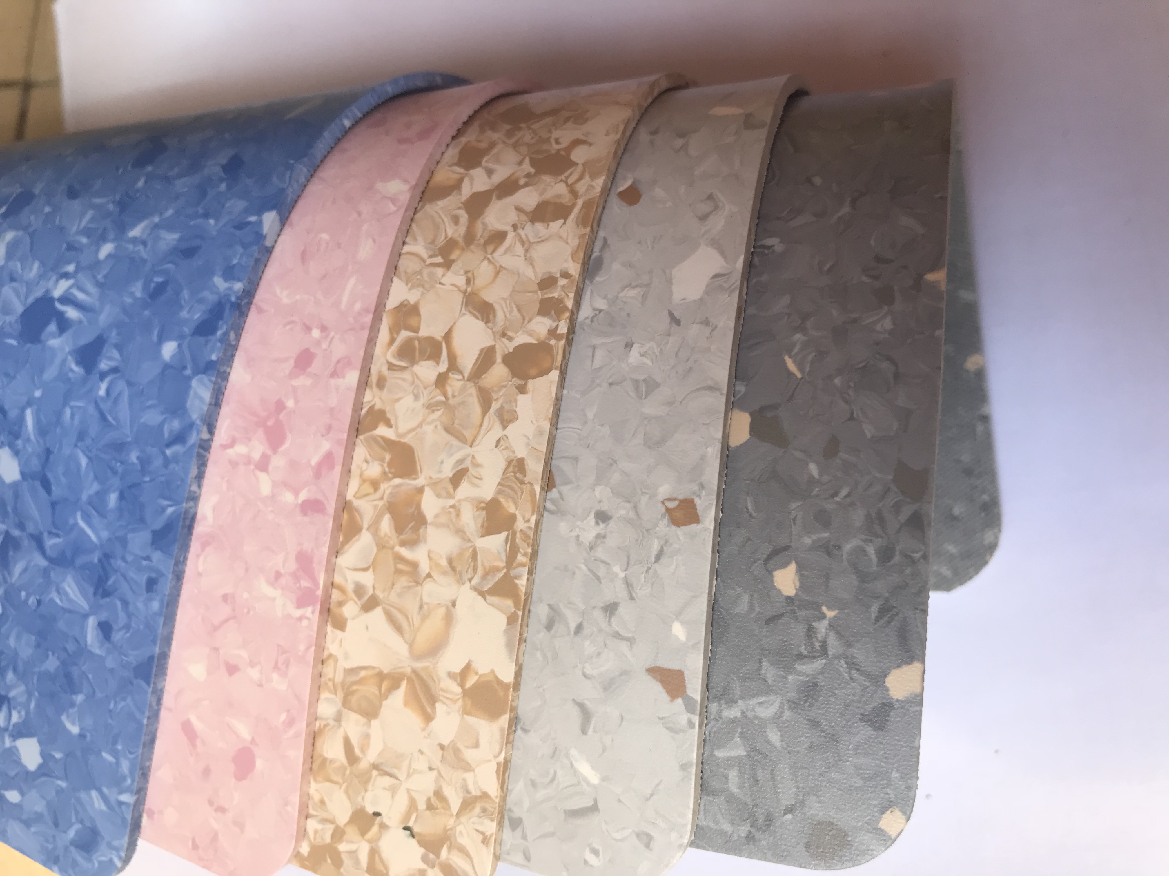 你了解華塑裝飾PVC塑膠地板本身的結構材質嗎？