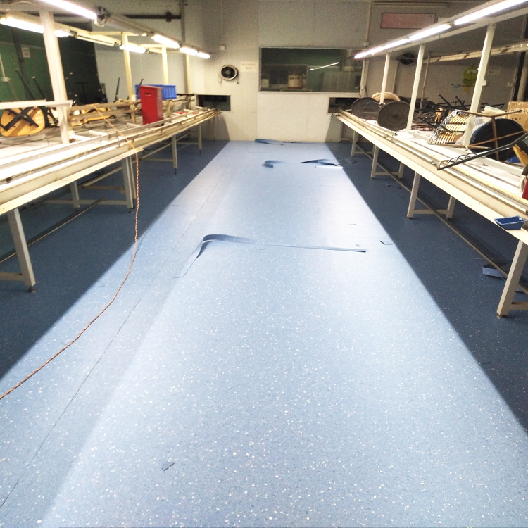 PVC地板膠施工中易出現(xiàn)的問題