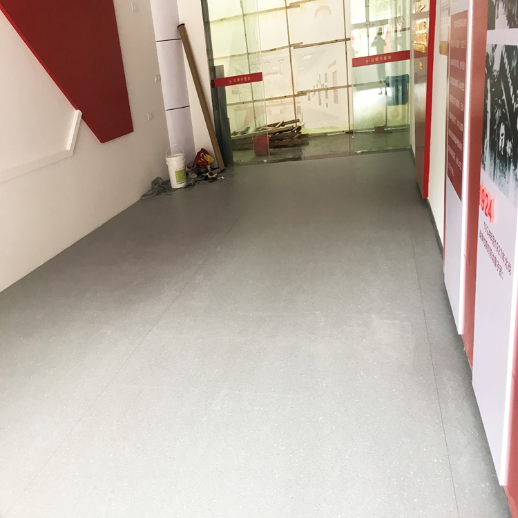 PVC地板生產(chǎn)廠(chǎng)家就在廣西華塑裝飾工程有限公司！