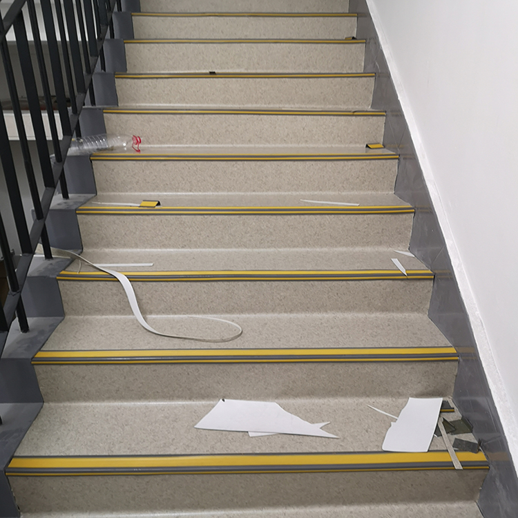 廣西華塑裝飾橡膠地板有什么突出的優(yōu)點(diǎn)呢？