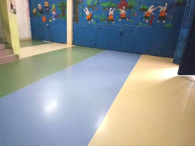 讓我來告訴你華塑裝飾塑膠地板的優點！