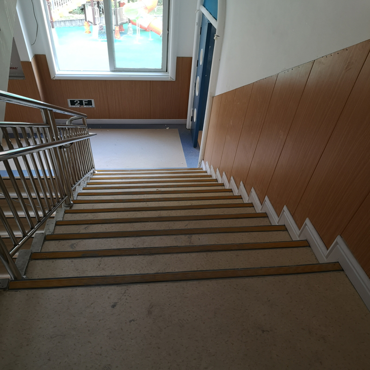 華塑裝飾地板給幼兒園為孩子們提供良好的保障！