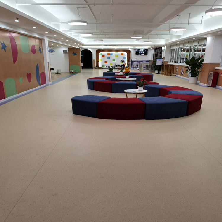 舒適與耐用，橡膠地板成為地面裝修材料寵兒